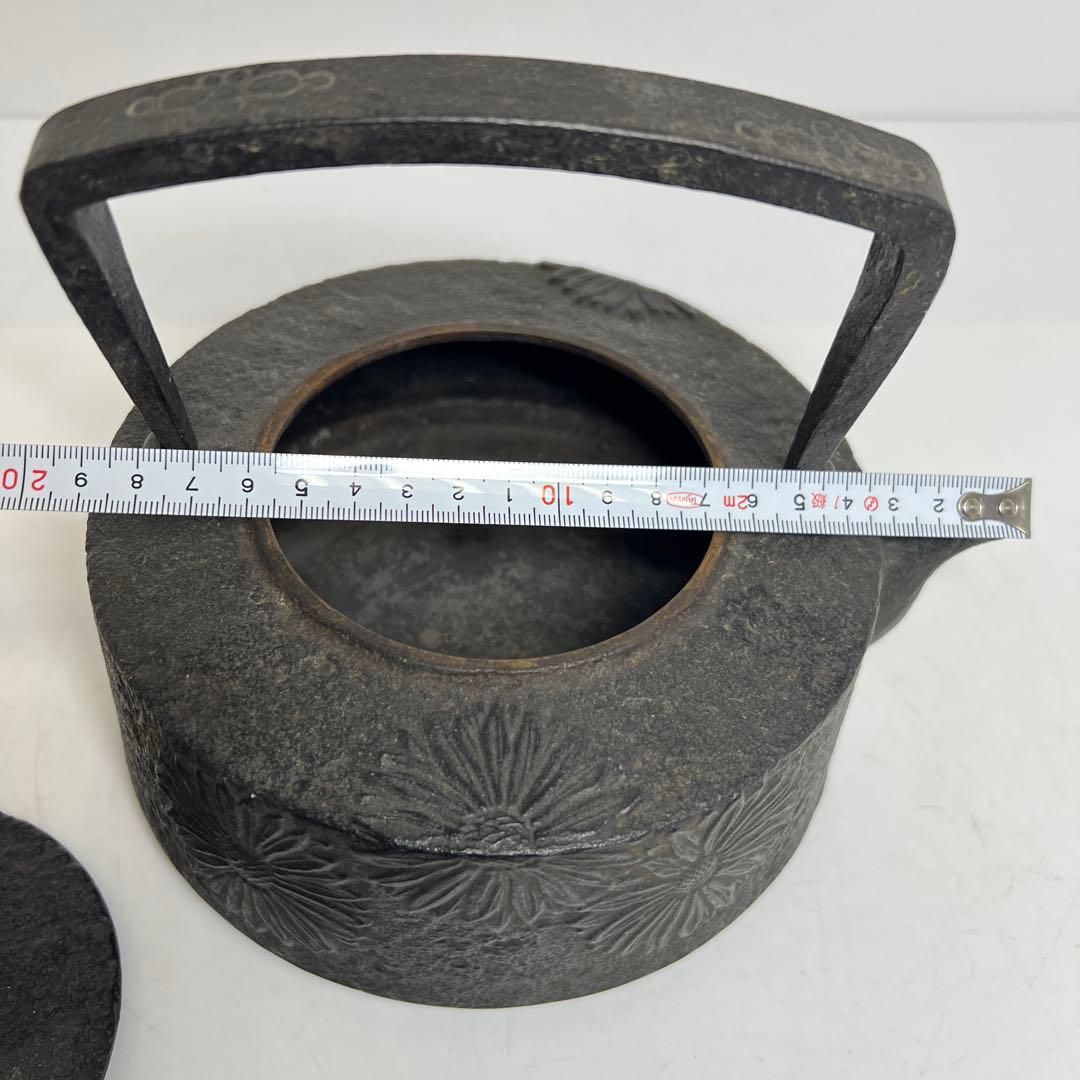 南部　宝泉　出来良　菊図　鉄瓶　1841g 東さ8-0131☆2F