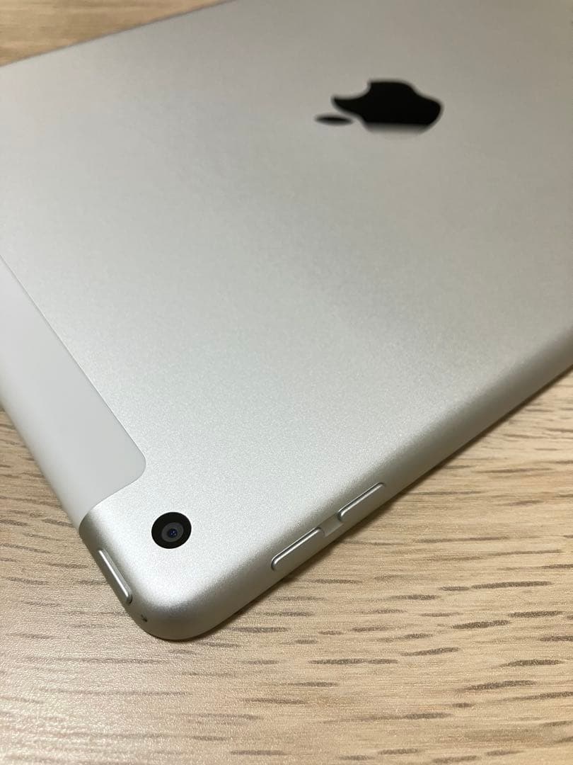 バッテリー容量98%★iPad 第7世代 32GB Wi-Fi セルラー ドコモ