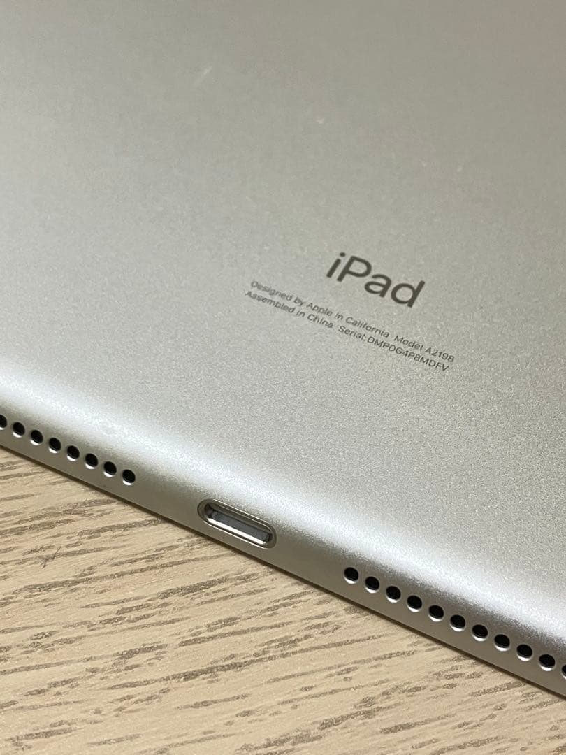 バッテリー容量98%★iPad 第7世代 32GB Wi-Fi セルラー ドコモ