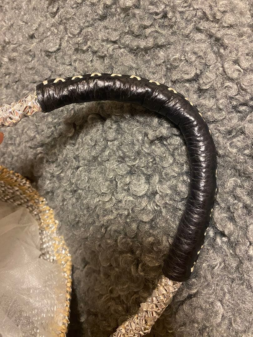 お値引き　meongblue シルバー バッグ タッセル付き