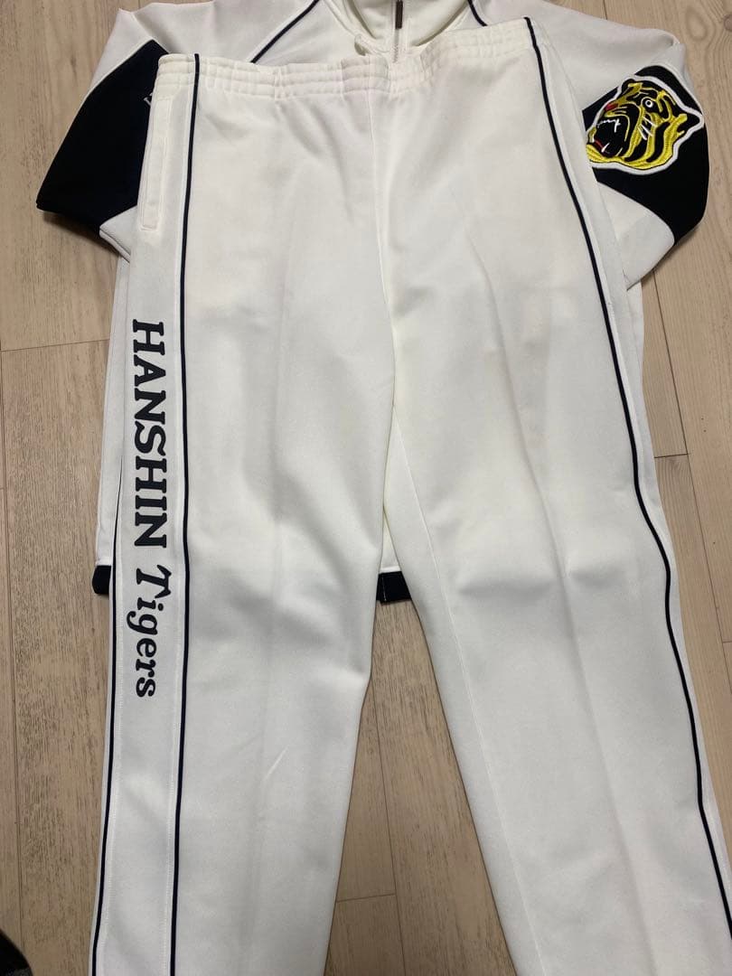 阪神タイガースセットアップジャージ【レア希少】刺繍ロゴ　上下セット　ユニフォーム