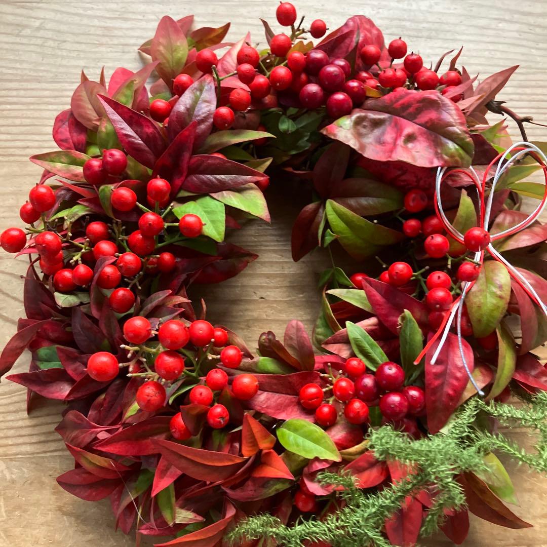 おたふく南天と南天のリース　サンキライ　お正月飾り　ヒカゲノカズラ