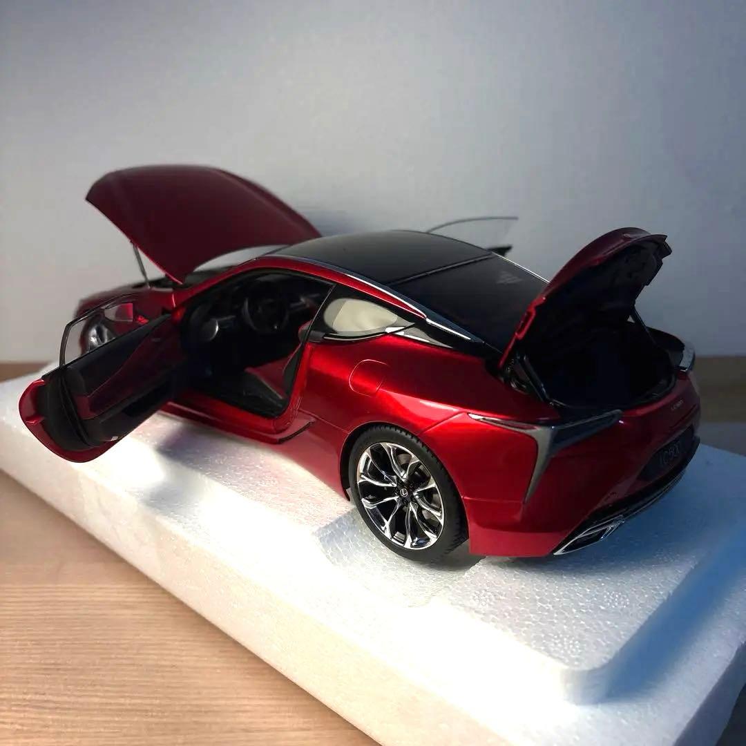 オートアート　レクサス　LC500 ミニカー 1/18 スケール　レッド