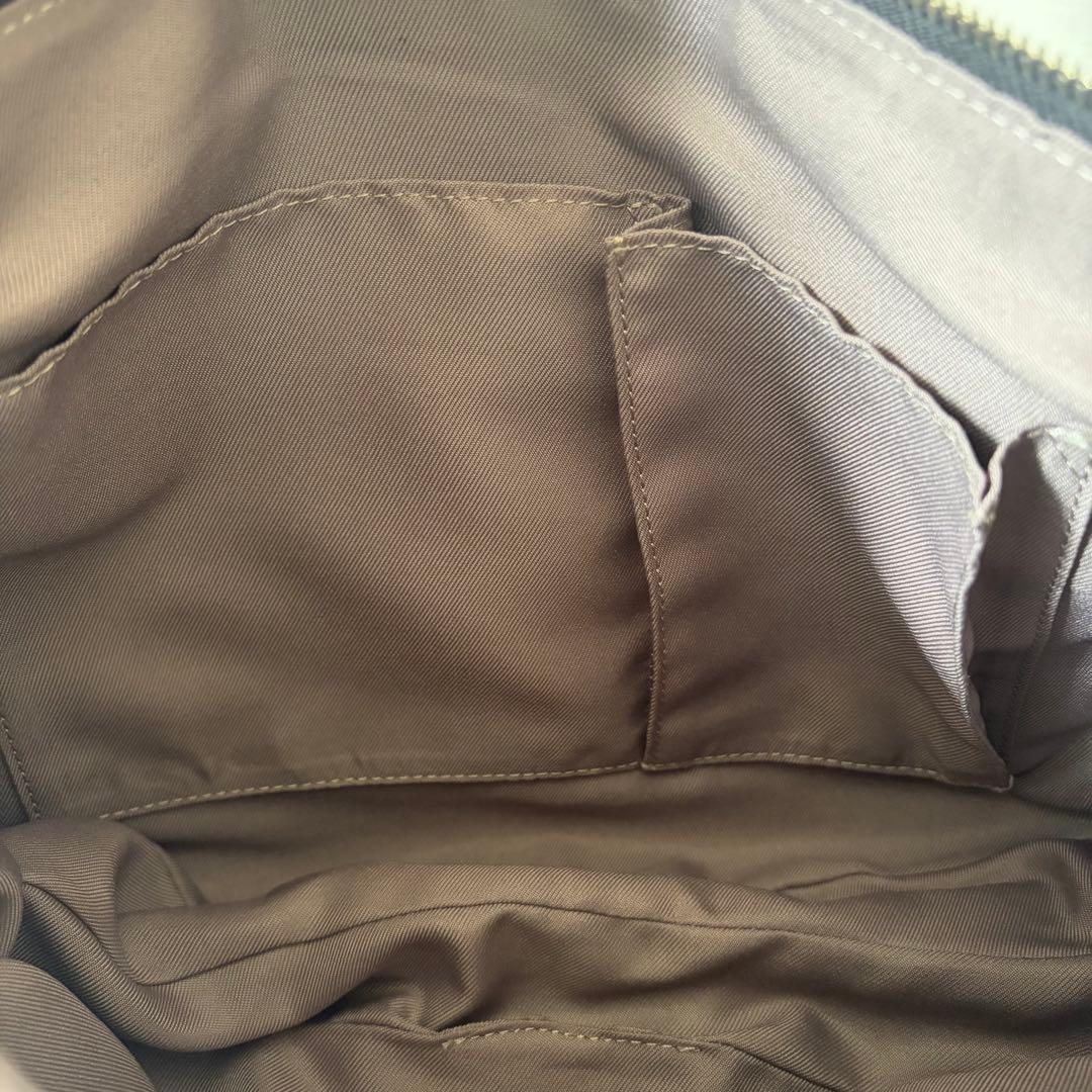 イアパピヨネ　スワローマチショルダーバッグ　レザー　ブラック