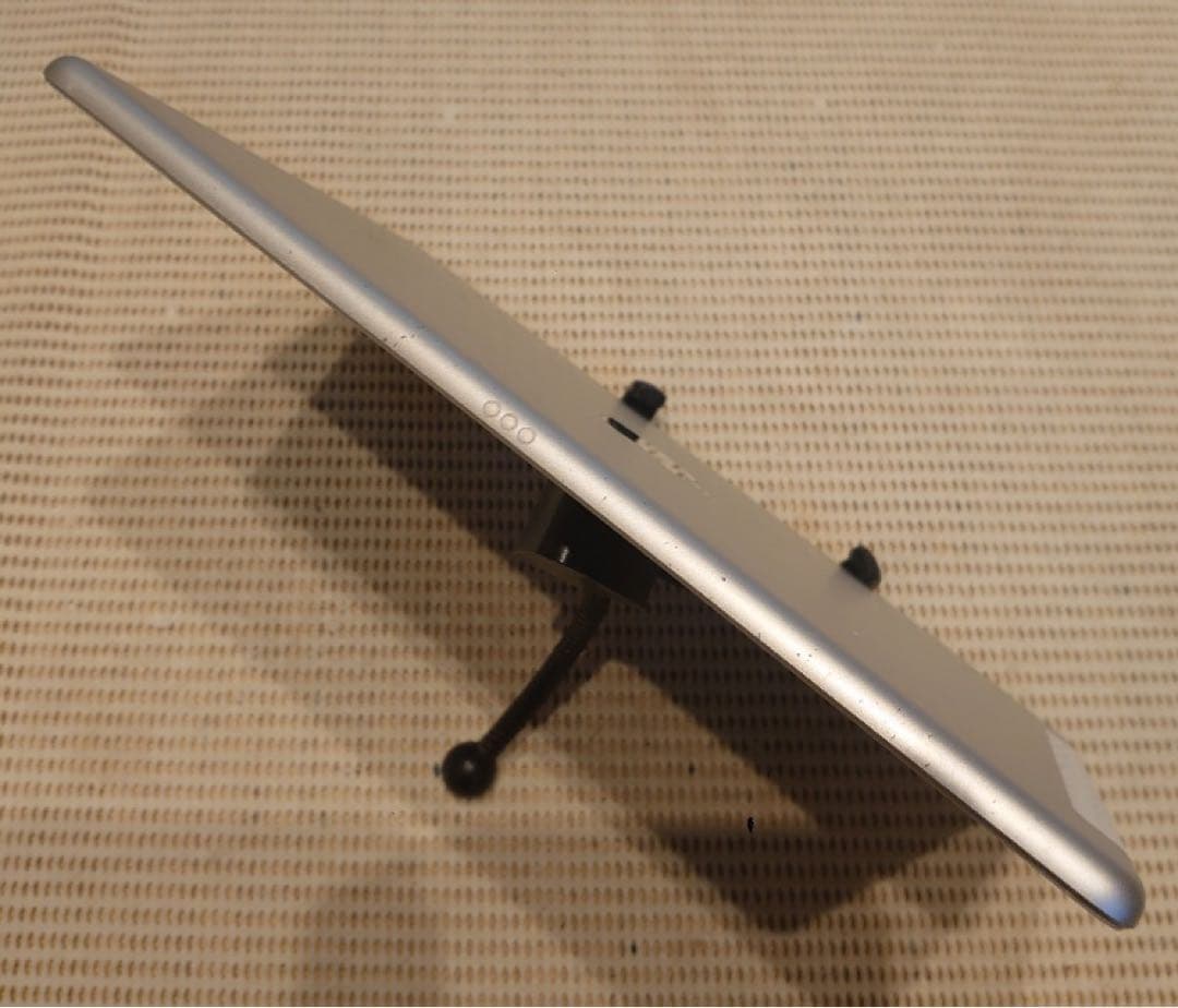 動作品SIMフリーiPad第8世代本体128GB送料込ジャンク品CQ1KR