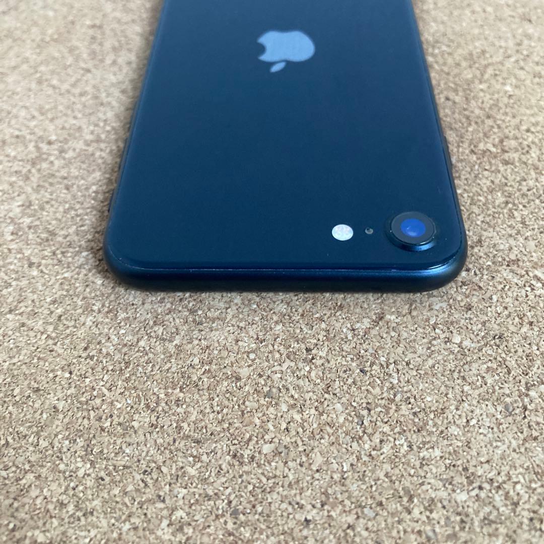 4057 美品☆電池新品☆iPhoneSE3 128GB SIMフリー☆