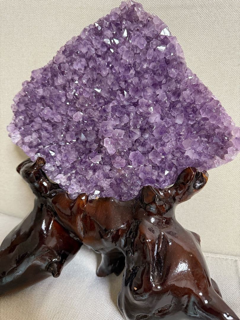 値下中_天然アメジストクラスタ[水晶サイズ] 横約26cm × 縦約20cm台座