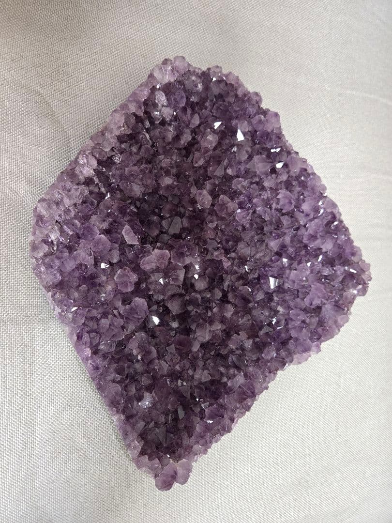 値下中_天然アメジストクラスタ[水晶サイズ] 横約26cm × 縦約20cm台座