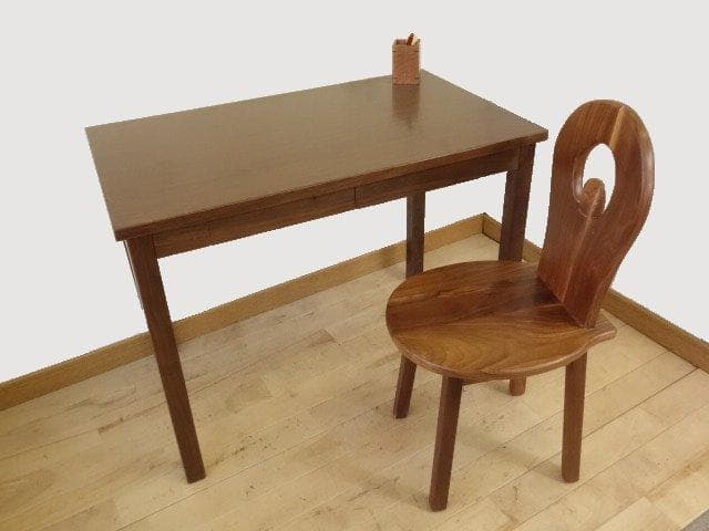 北海道手作り家具　ウォールナット材　デスク９００