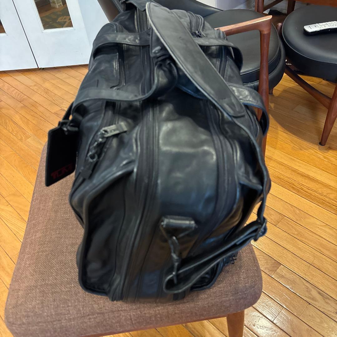 TUMI 革製旅行バッグ