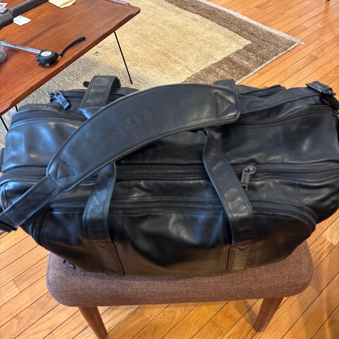TUMI 革製旅行バッグ