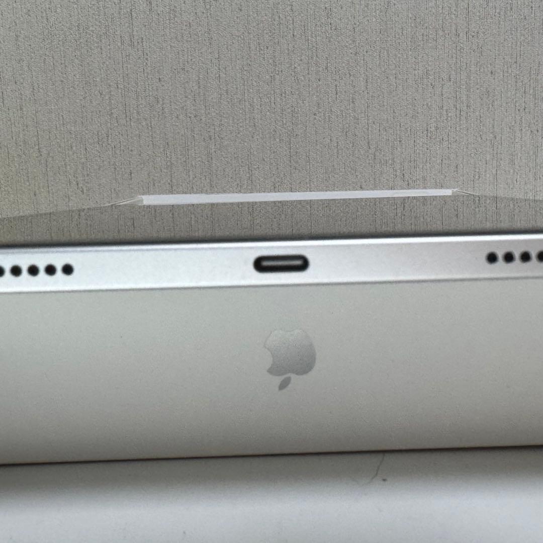 【極美品】iPad (A16) 128GB Wi-Fi シルバー ケース付き