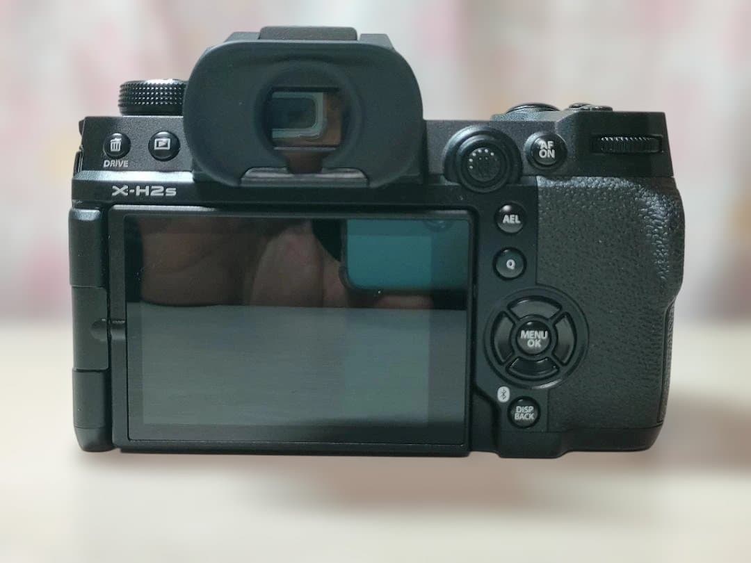 送料無料　FUJIFILM X-H2S ミラーレスカメラ おまけ付き