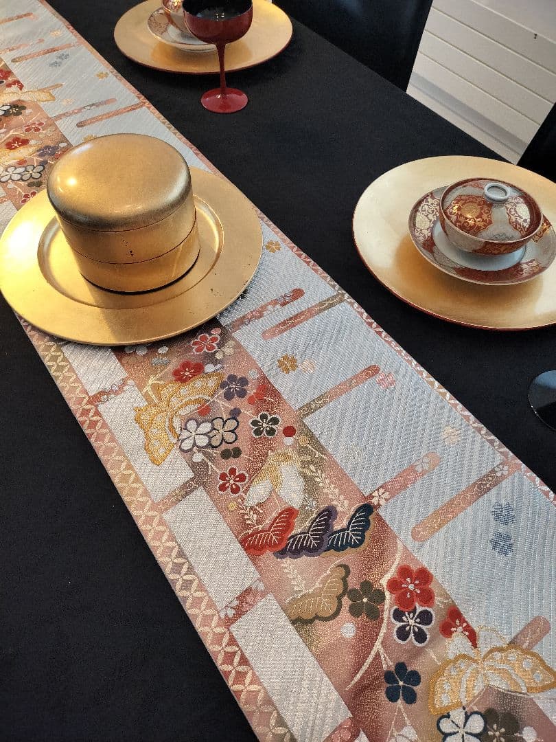 A904★高級‼️豪華刺繍‼️袋帯テーブルランナー2m12cm　リバーシブル