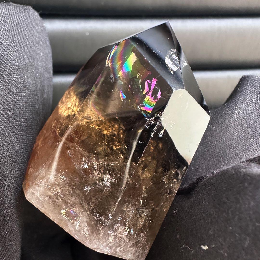 【金運· 魔除】ファントム☆レインボー☆煙水晶スモーキークォーツ六角柱A1532