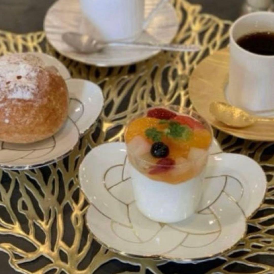 【新品】【大人気】有田焼田清窯　太白金線梅結び銘々皿　縁起物