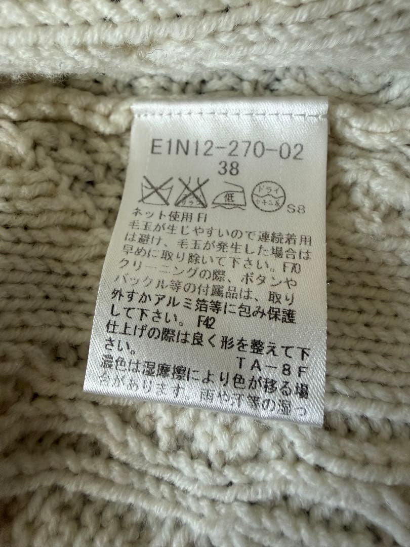 【希少】BURBERRYアイボリー ケーブルニット ポンチョ(38)