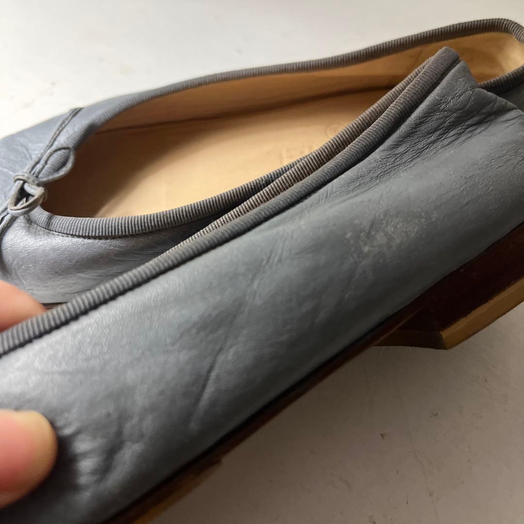 CHANEL グレー フラットシューズ