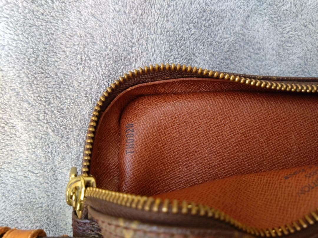 LOUIS VUITTON アマゾン　モノグラム ショルダーバッグ