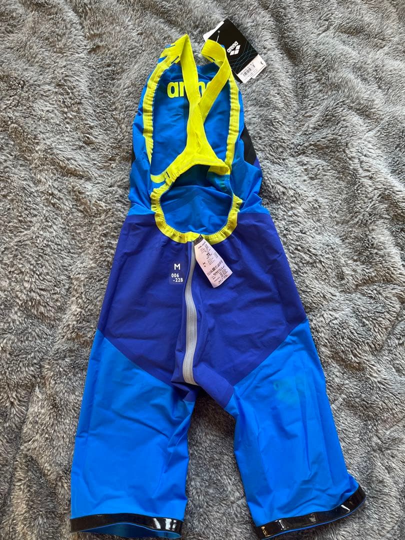 【新品未使用】アリーナ　高速水着　Mサイズ