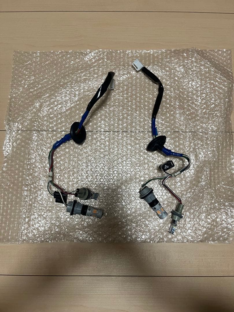 50プリウス前期純正テールランプ　ウインカーバックランプ配線付き