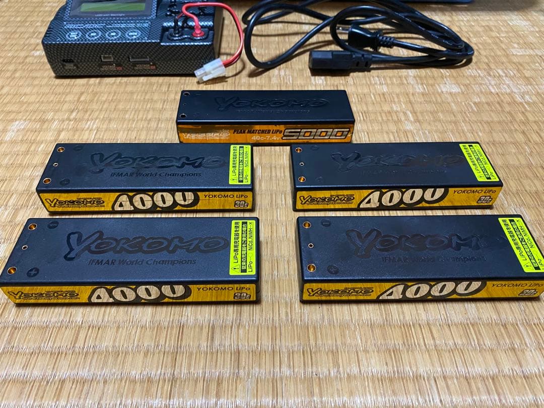 ヨコモ 充電器＆LiPoバッテリー5本＆バッテリーケース2個＆接続線 まとめ売り