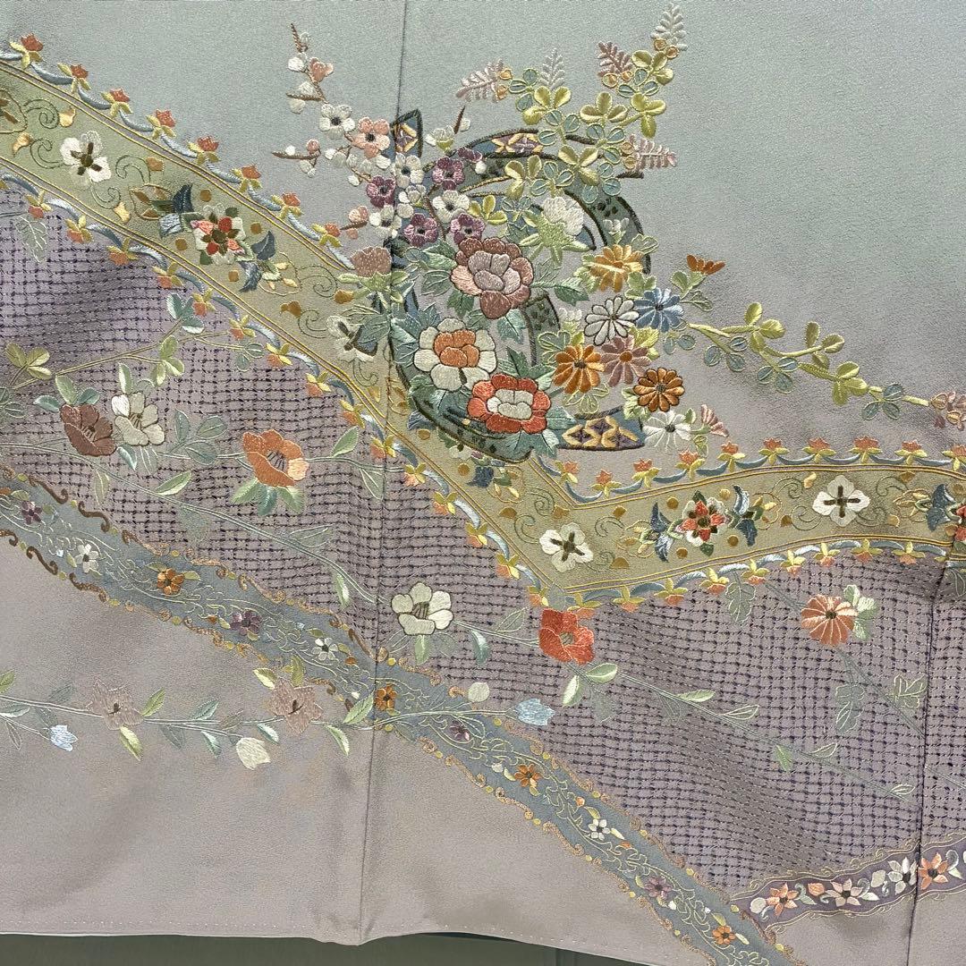 D193 訪問着　汕頭・蘇州刺繍　総刺繍　花模様　正絹　着物　袷