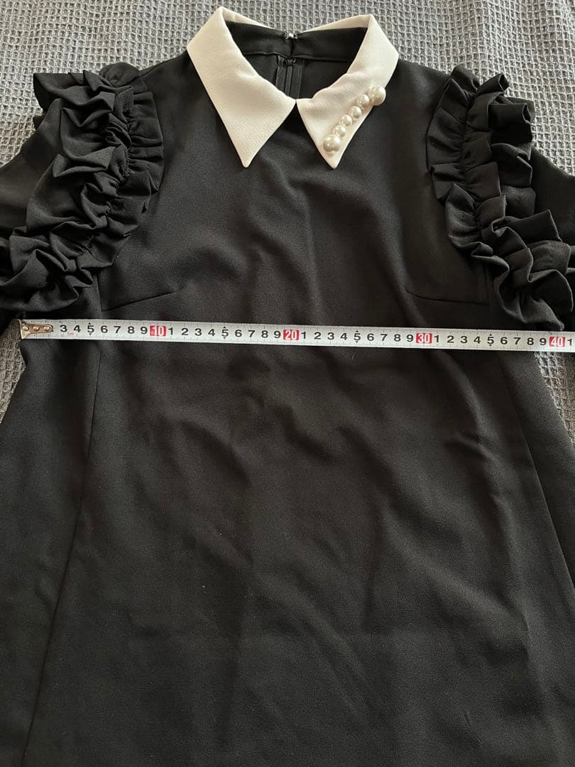 hue DAY TO EVENING ショルダーフリルブラウス パール装飾 36