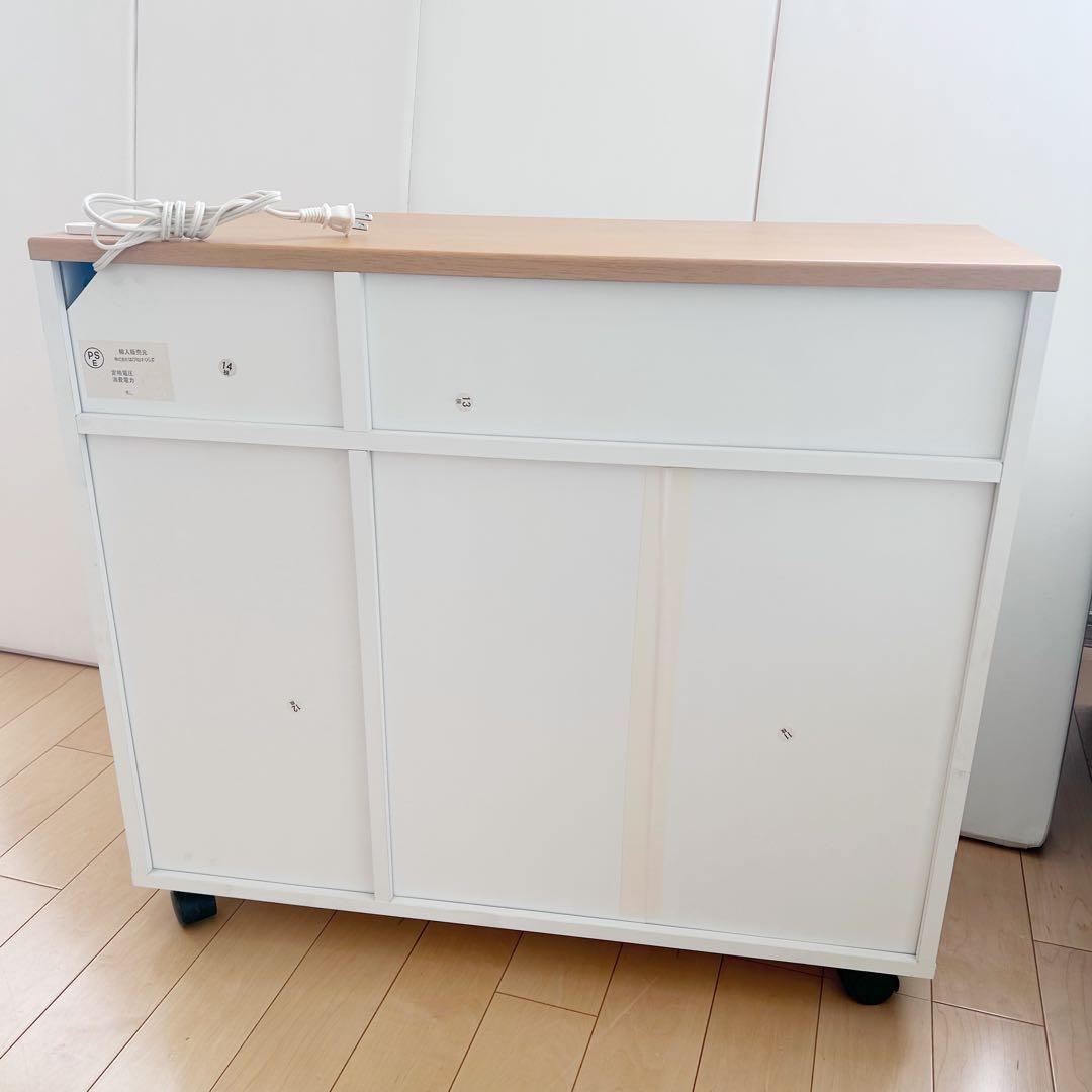 北欧　コンパクトキッチンカウンター　木目調　食器棚　ホワイトキャスターコンセント