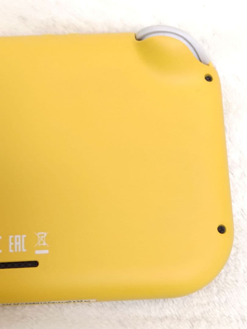 Nintendo SwitchLight イエロー 本体+充電器+外箱