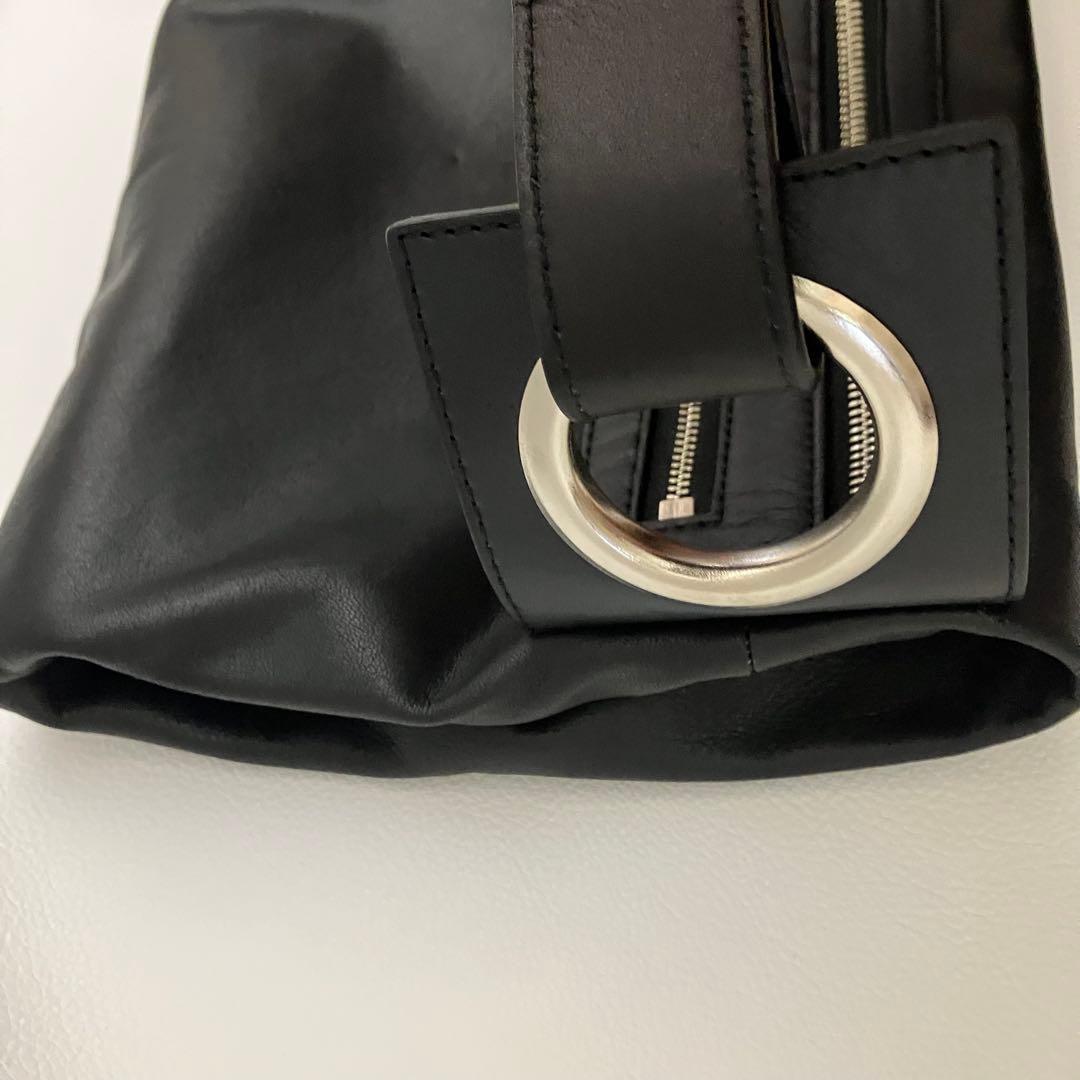 ✨極美品✨ KAWAKAWA ハトメボディバッグ Mサイズ レザー 黒　ブラック