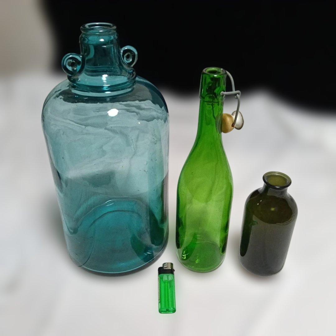 141...ガラス瓶セット 青・緑・黒 3種類 いずれの古瓶は絵画のモチーフ使用