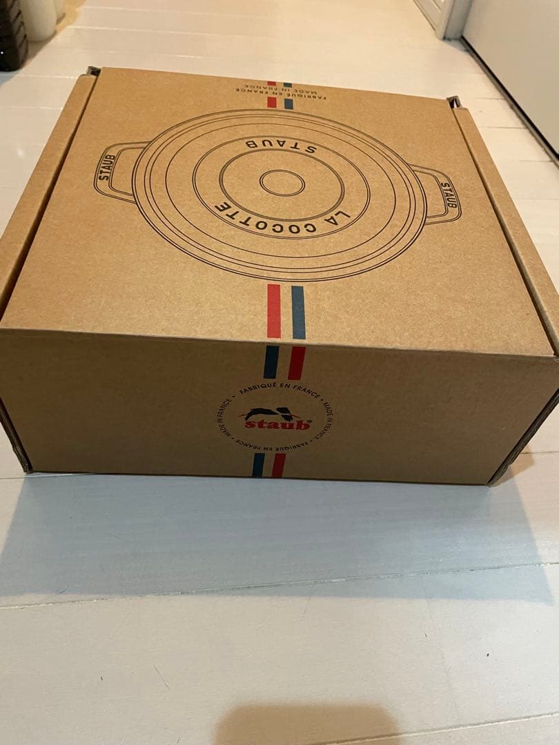 新品　ストウブ　22cm シャイニーブラック