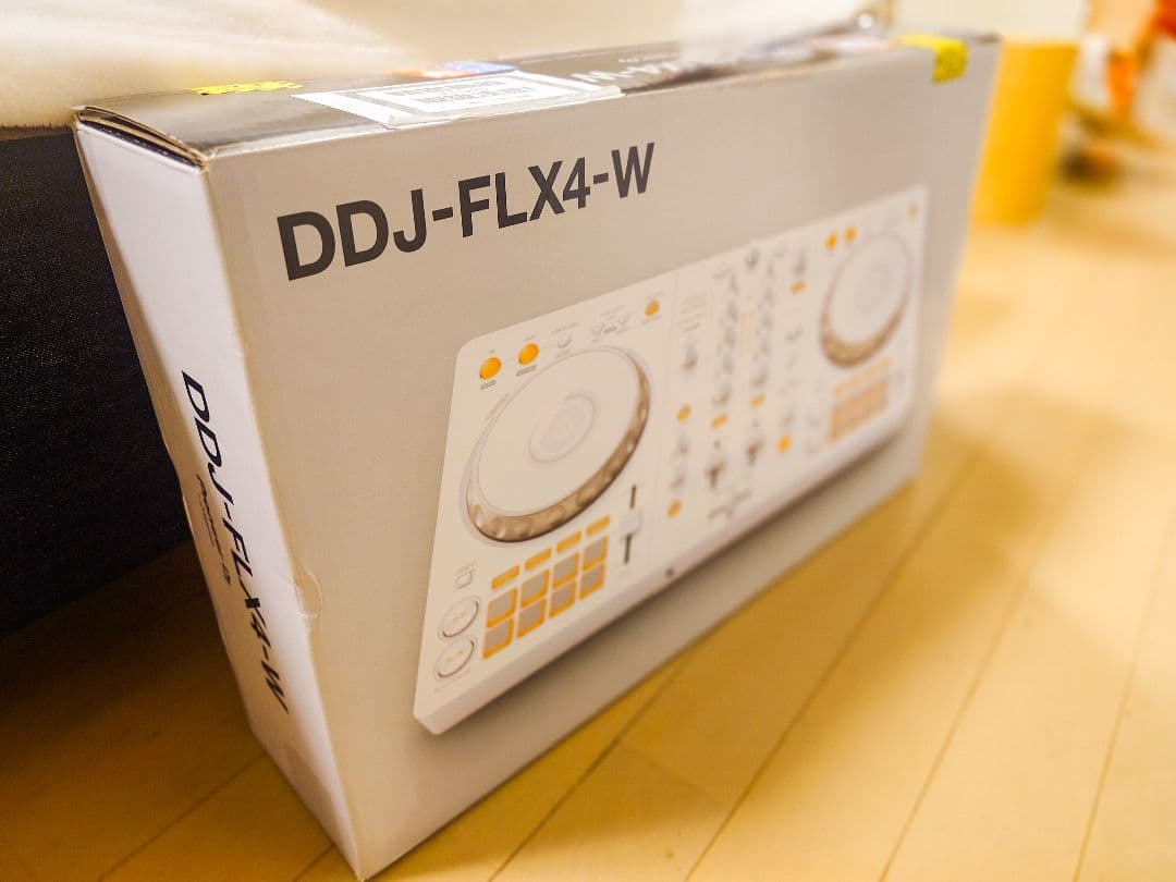 【美品】DDJ-FLX4-W 外箱・持ち運び用ケース付き