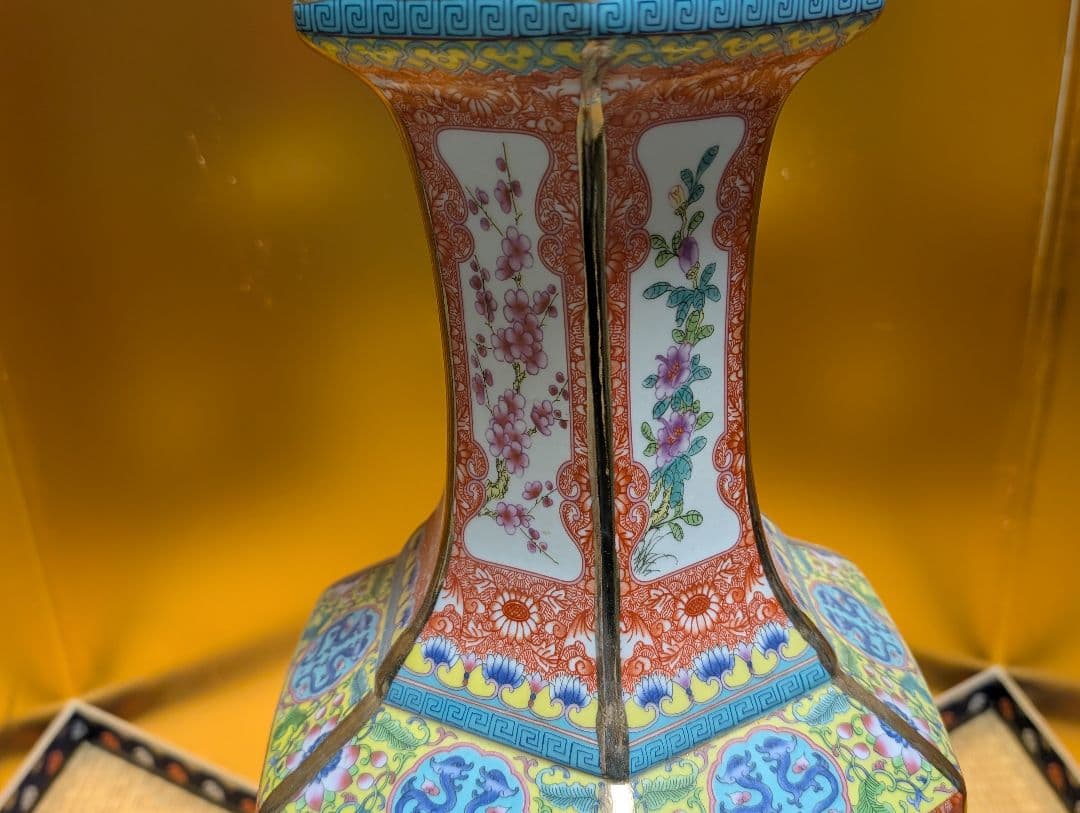 飾り壺　インテリア　六角形 十二干支　花瓶　美術工芸品