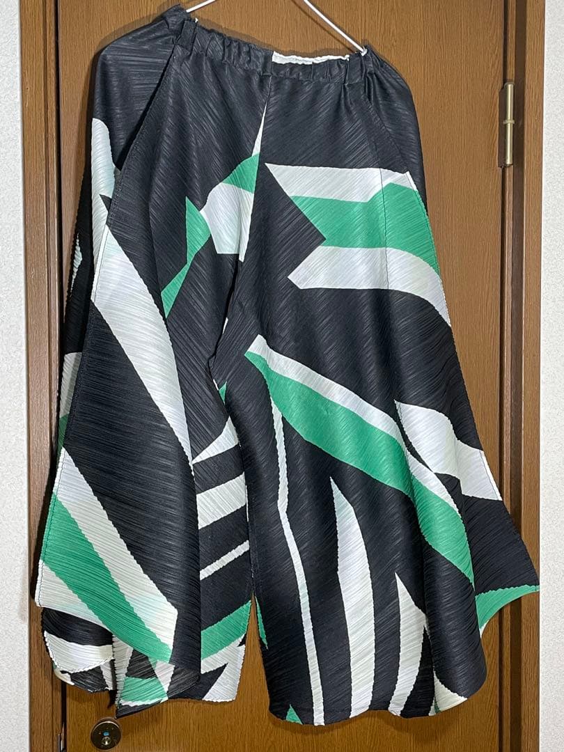 PLEATS PLEASE 変形ヒラヒラパンツ size３