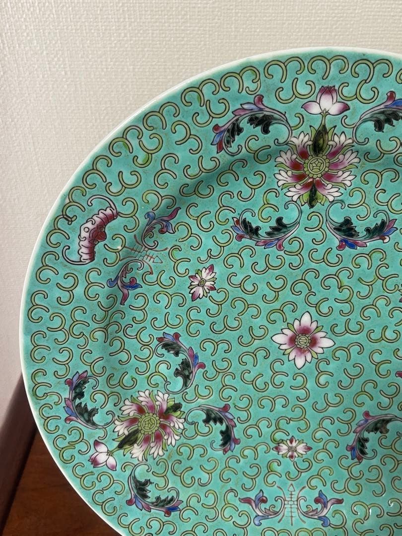 景德鎮早期中國國貨公司出品。洋綠色蝙蝠双壽洋菊柄大皿2枚。未使用希少美品。