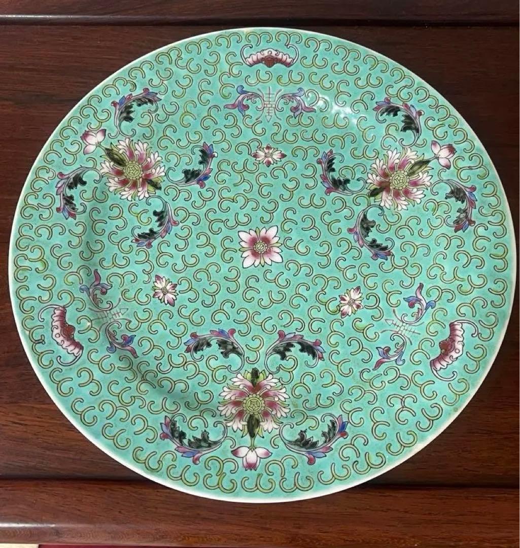 景德鎮早期中國國貨公司出品。洋綠色蝙蝠双壽洋菊柄大皿2枚。未使用希少美品。