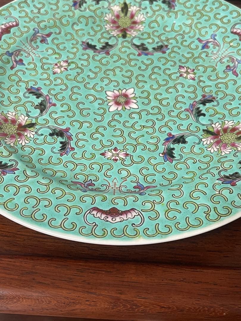 景德鎮早期中國國貨公司出品。洋綠色蝙蝠双壽洋菊柄大皿2枚。未使用希少美品。