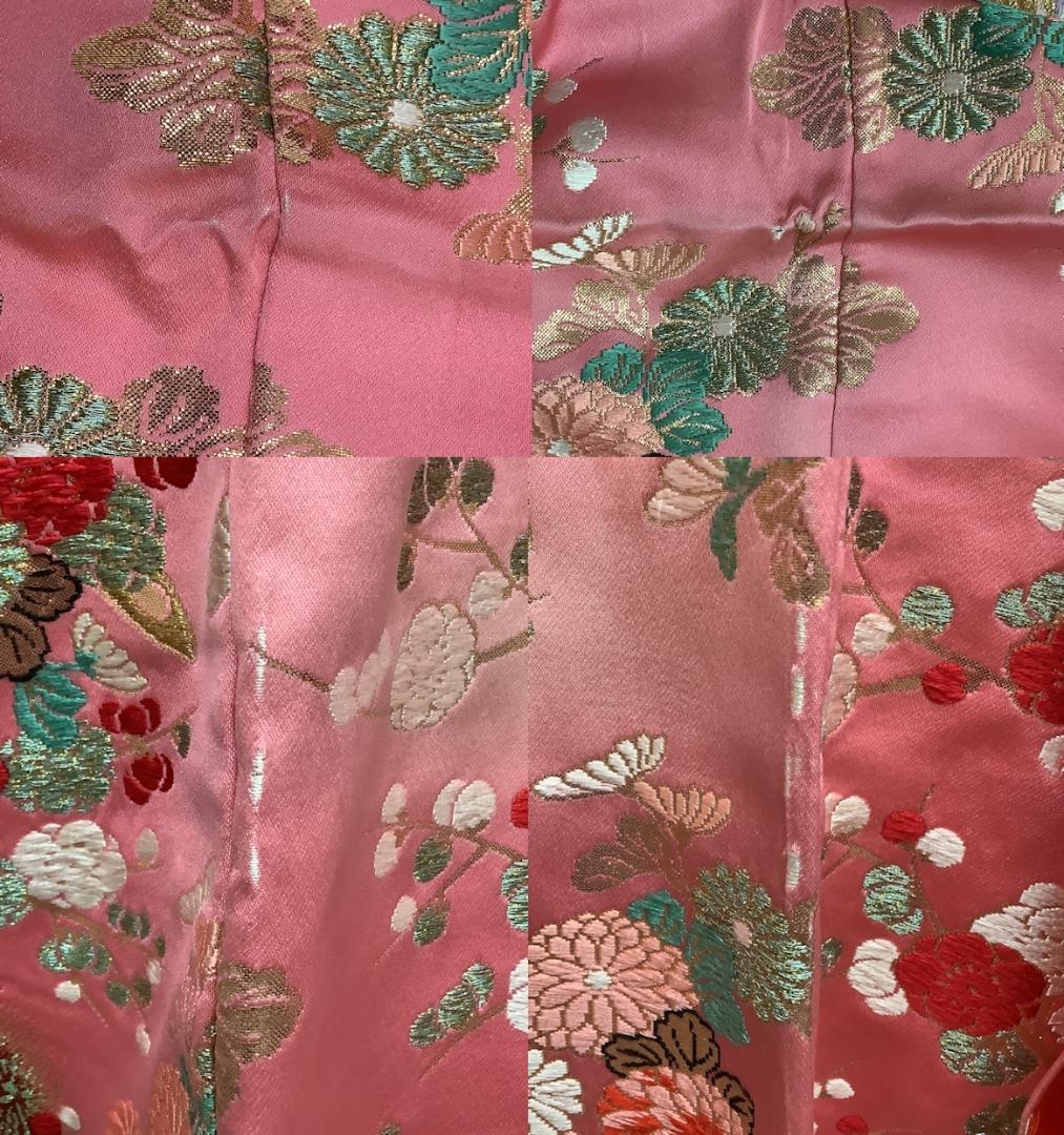 正絹織の打掛　ピンク地、金鶏が舞う、流れるようなエンジの花　全体に様々な花の模様