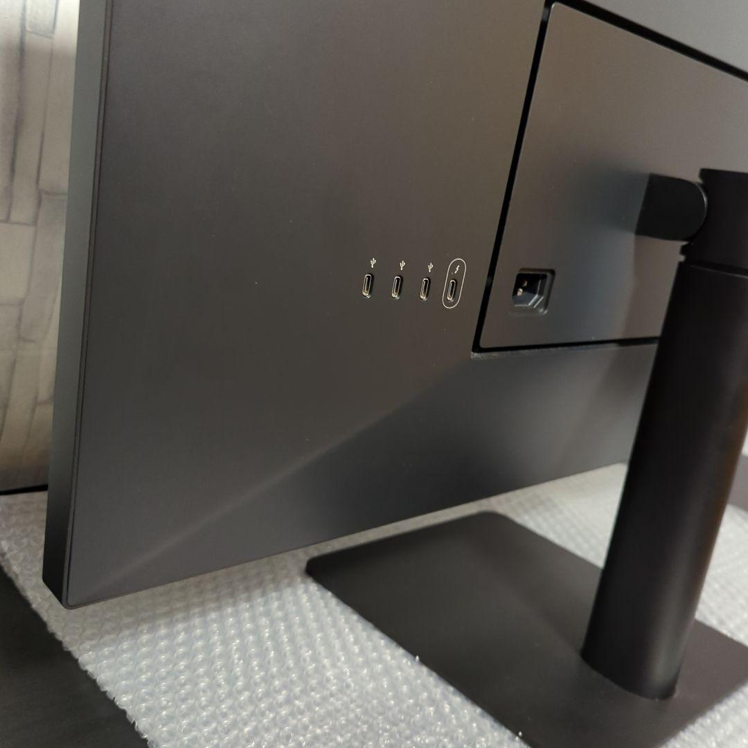 LG UltraFine 5K　MAC用モニター　27MD5KA