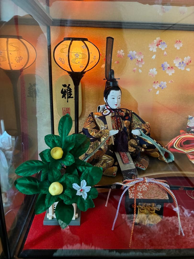 34‼️美品❗️ 兜飾りと雛人形　まとめ売りガラスケース入り