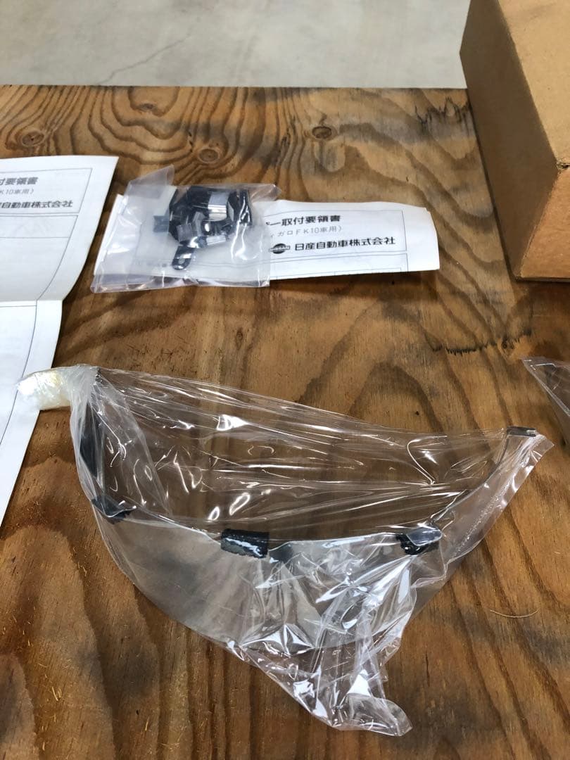 日産フィガロFK10ヘッドライトバイザー新品ワンセット取説、取付ネジ、値引最終！