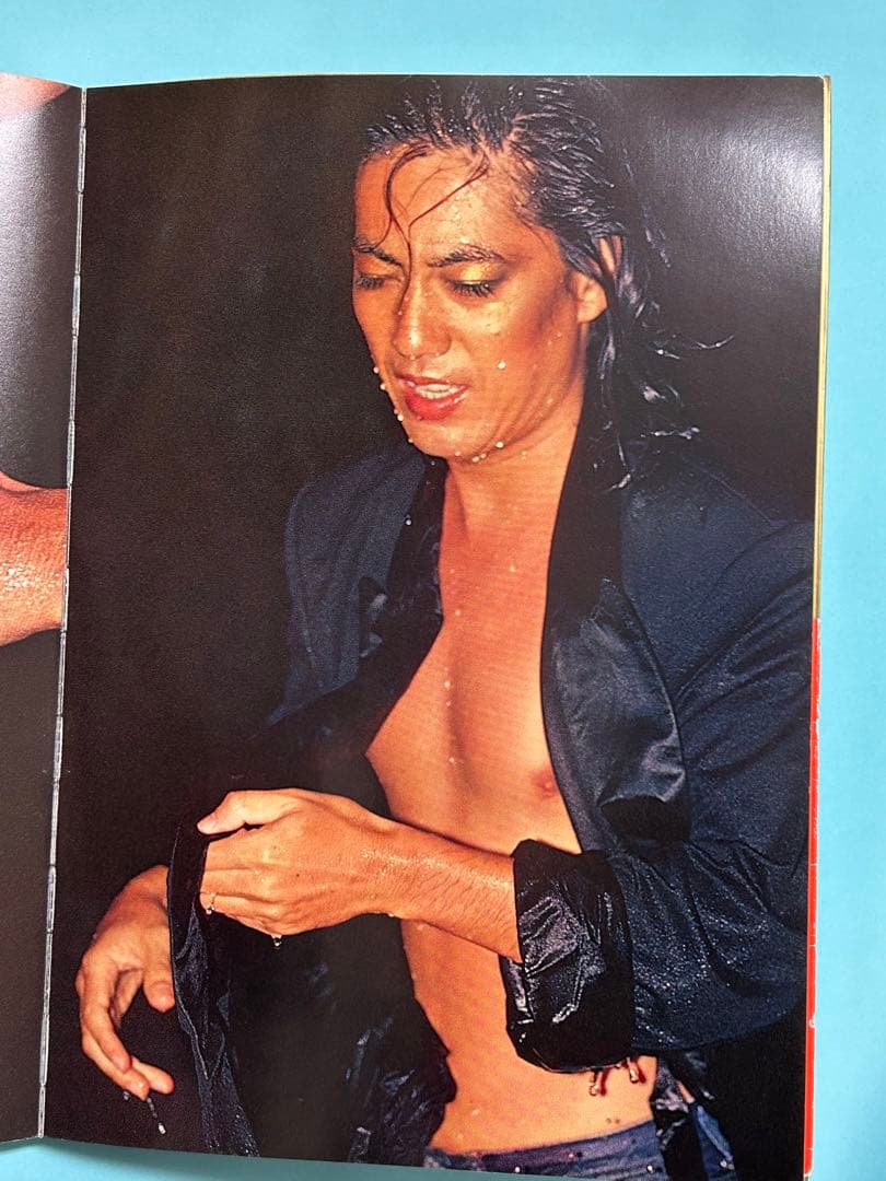 沢田研二写真集　水の皮膚 帯と表紙が少し劣化していますが中は綺麗です。