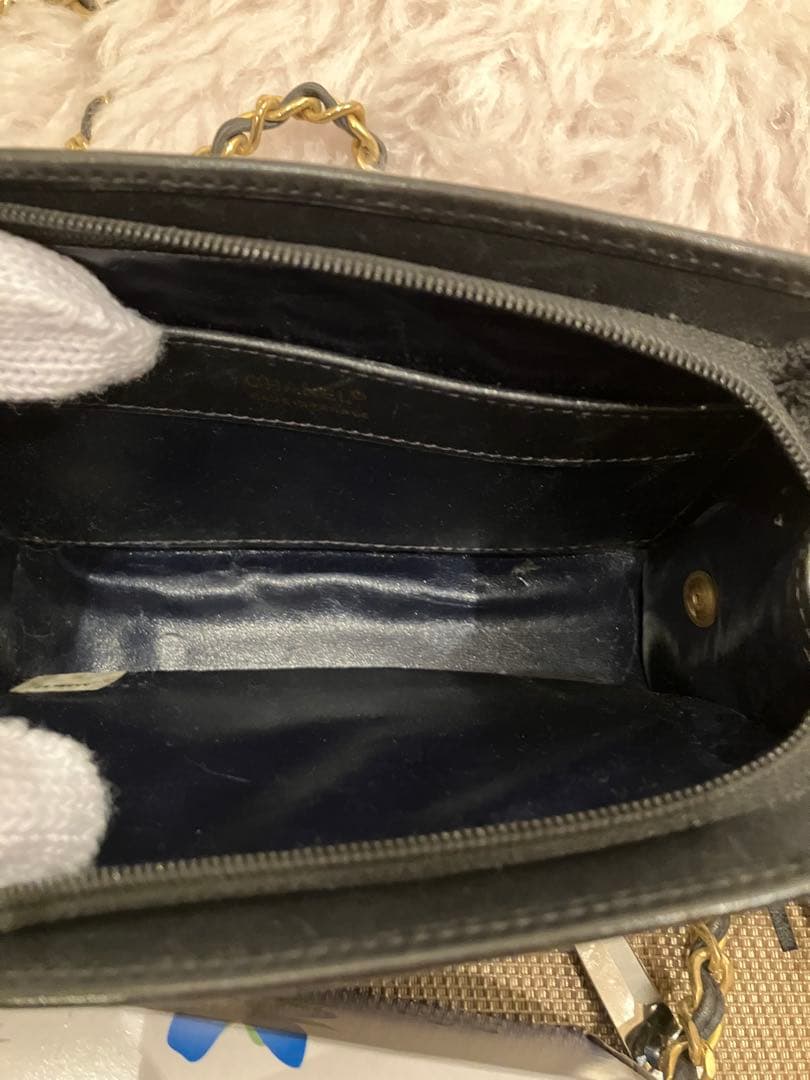 CHANEL ブラックショルダーバッグ タッセル付き