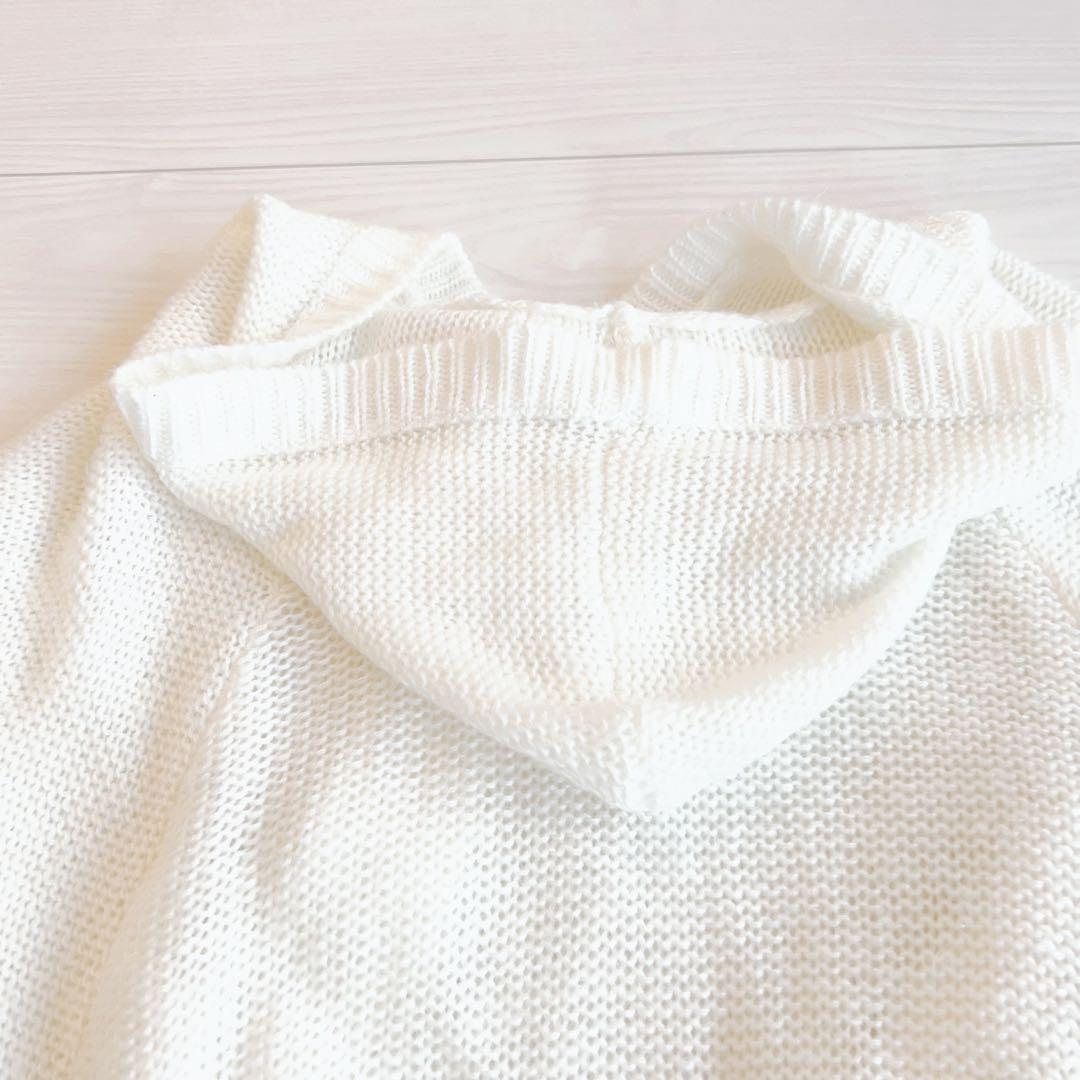 リズメロ ホワイトフード付きニットポンチョ