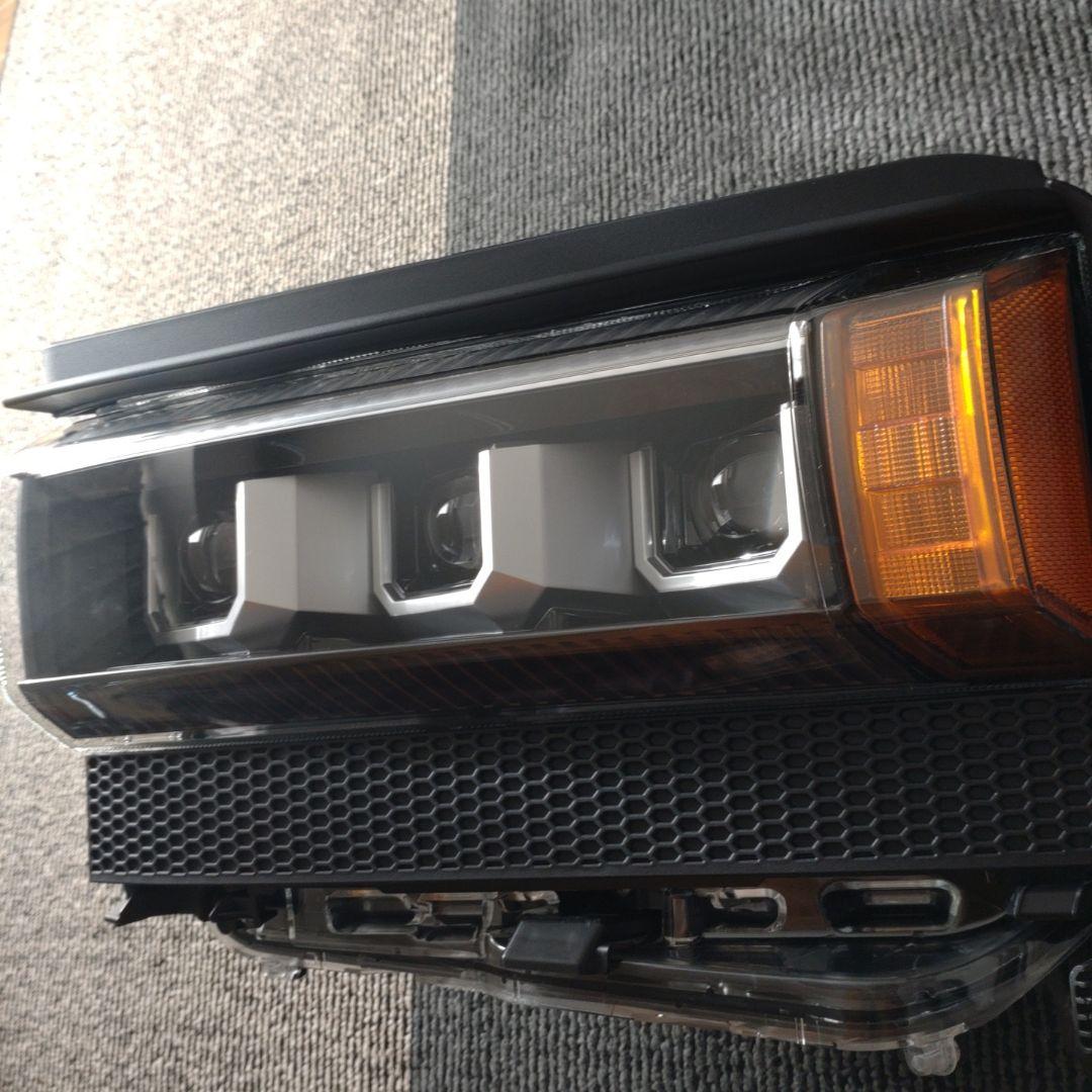 ランクル250 VX/GX用 右ハンドル対応三眼プロジェクターヘッドライト