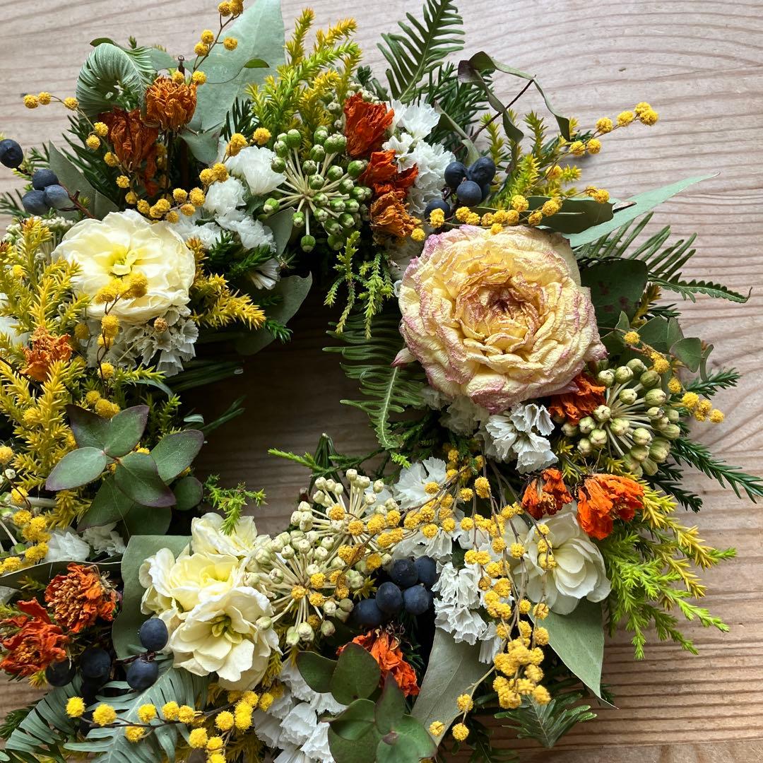 ミモザとラナンキュラスのリース　ストック　ミランドールミモザ　春　ユーカリ