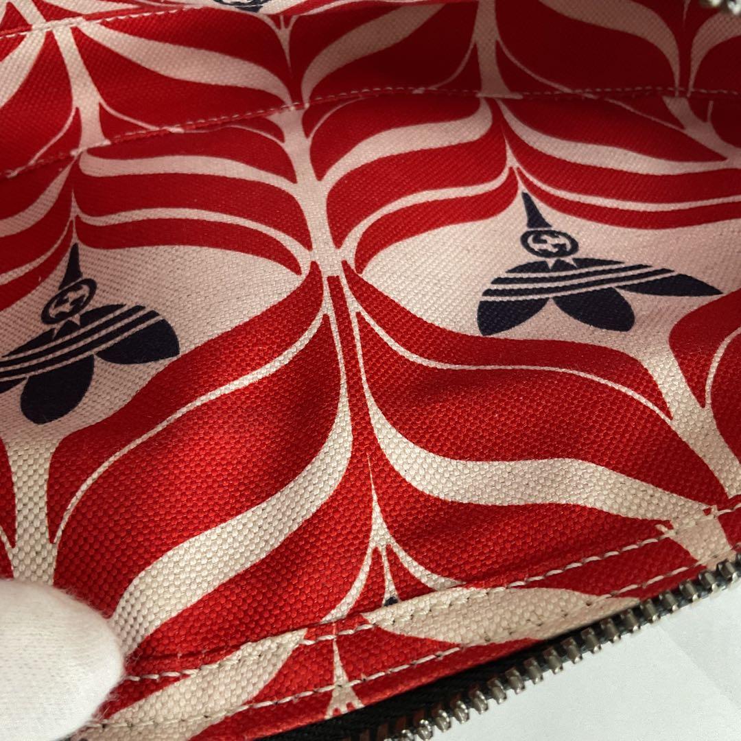 adidas × Gucci ボディバッグ・ウエストポーチ　コラボ　ロゴ入り