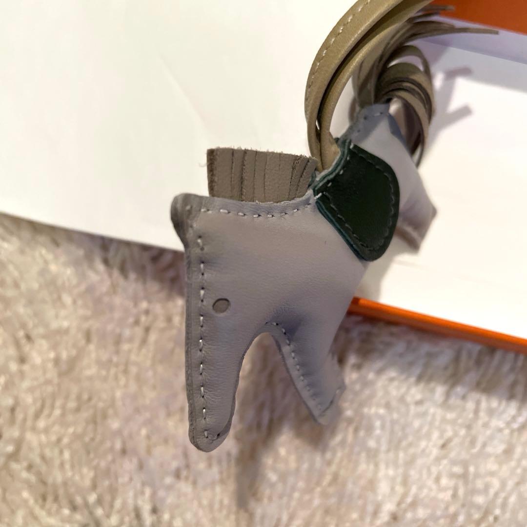 HERMESエルメス　ロデオPM アースカラーチャーム　ブルーグラシエトレンチ